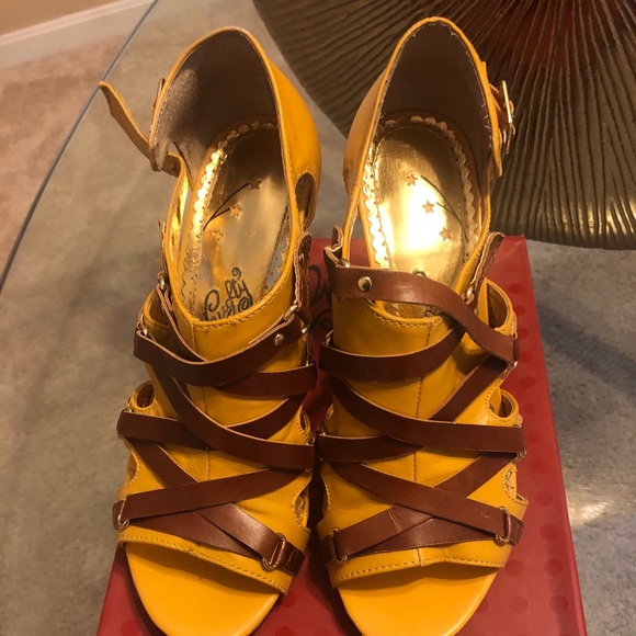 Shoes - Picture 1 of 3